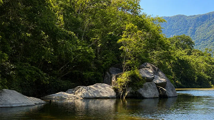 Pedra da Fenda no Vale Verde